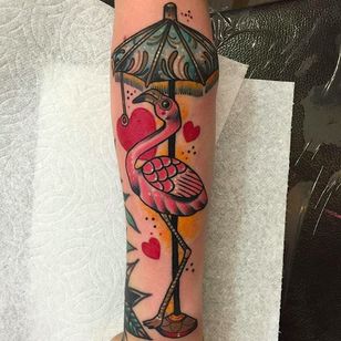 Tatuaje de flamenco y paraguas por Jody Dawber @JodyDawber #JodyDawber #JodyDawbertattoo #Jaynedoeessex #UK #Flamingo #Umbrella