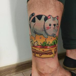 Tattoo por Chum Molotov! #ChumMolotov #Hamburguer #burger #burgerlove #hamburger #cat #gato #kitty #queijo #cheese