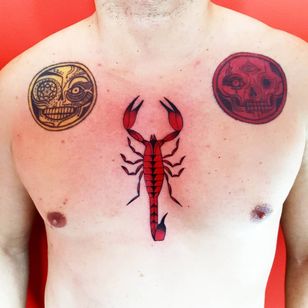 Tatuaje de escorpión por Uve #Uve #graphic #redink #bold #popart #scorpion #arachnid #animal #poison #naturaleza