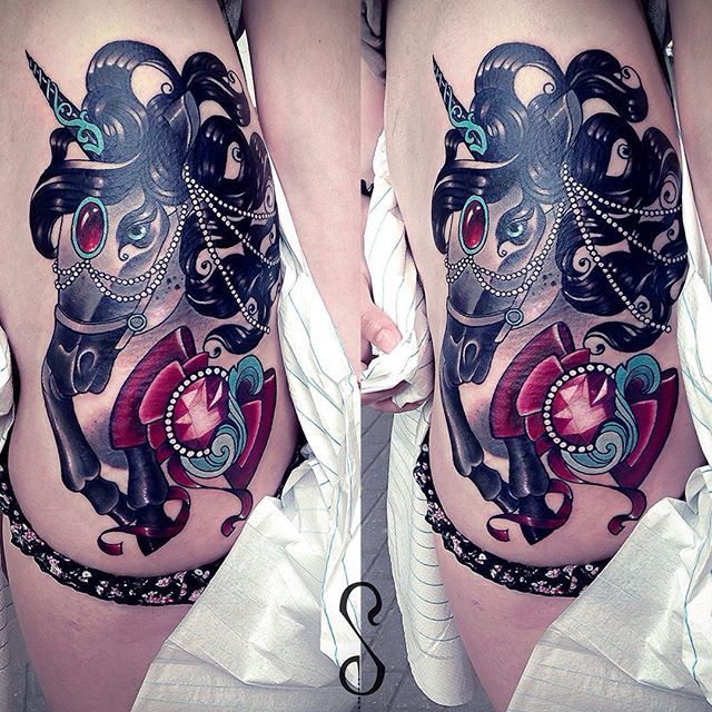 Tatuaje de unicornio por Olie Siiz