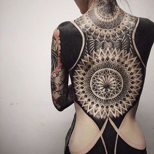 Amazing mix of flat blacks and complex geometric tattoo by unknown artist #tattooedgirls #black #blackwork #geometric #backpiece