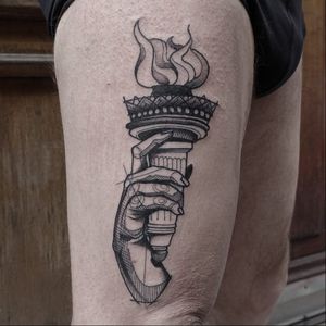 Liberty's torch tattoo by Clementine Noraison #ClementineNoraison #illustrative #torch #liberty #ModerneElectriqueTattoo