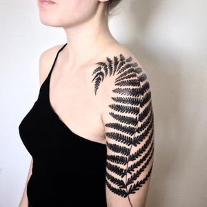 Winding fern tattoo by Kerry Burke #KerryBurke #blackwork #blacktattoo #darkartists #fern #ferntattoo #blackbotanists