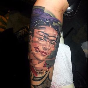 Frida Kahlo tattoo by Hannah Wolf. #FridaKahlo #femaleicon #painter #fineart #icon #glitch