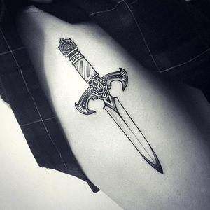 Detailed dagger via lazerliz #dagger #blackandgrey #elizabethmarkov #bangbangnyc #sword #knife