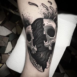 Tatuaje de calavera por Luca Degenerate