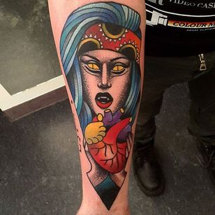 Lady Gaga Tattoo por Łukasz Balon #ladygaga #ladygagatattoo #graphictattoos #graphictraditional #traditionaltattoo #traditionaltattoos #traditionalartist #creativetattoos #abstractattoos #contemporarytattoos #LukaszBalon