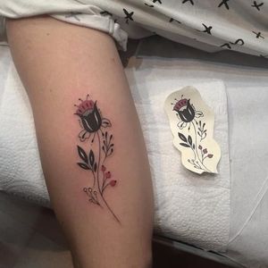 Cute flower tattoo by Brunella Simoes #BrunellaSimoes #minimalistic #linework #flower