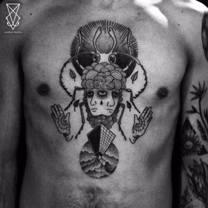 Trampo do Andreas de França! #AndreasdeFrança #AndreasdeFrança #tatuadoresbrasileiros #tattoobr #tatuadoresdobrasil #blackwork #insect #chesttattoo #chestpiece