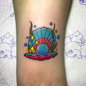Colorful pearl by Ming (via IG -- mingtattooer) #ming #pearl #oyster