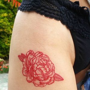 Luci Loles #LuciLoles #redtattoo #redink #tatuagemvermelha #flor #flower #folha #leaf