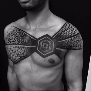 Geometric tattoo by Rachel M. Köng #RachelMKöng #geometric #dotwork #blackwork #ornamental