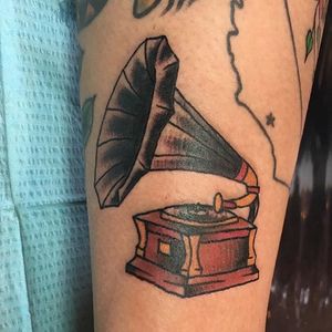 You can ring my gramophone  (via IG—pappyfromjersey) #phonograph #traditional #traditionaltattoo #boldwillhold