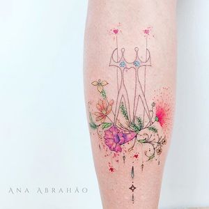 Fine line tattoo by Ana Abrahão. #AnaAbrahao #fineline #subtle #pastel #girly #floral