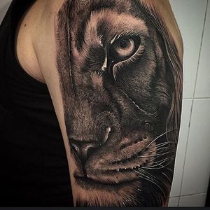Lion Tattoo by Samuel Rico #lion #liontattoo #blackandgrey #blackandgreyrealism #realism #animaltattoo #realisticanimal #realismanimaltattoo #blackandgreyanimal #SamuelRico