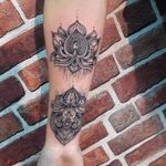 Lindos trabalhos por Vital Monteiro! #Vital #VitalMonteiro #tatuadoresbrasileiros #mantratattoo #tattooguest #flordelotus #lotusflower #ornamental