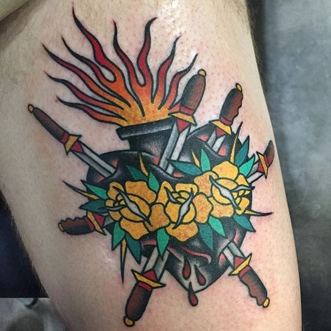 A Sacred Heart Stuck Six Times por Mikey Holmes (IG - mikeyholmestattooing).  #fed #colorful #american # dagger #MikeyHolmes #sacredheart #traditional