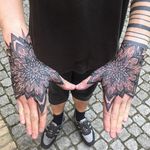 Mandalas by Kenji Alucky (IG—black_ink_power) make for great hand tattoos. #blackwork #geometric #KenjiAlucky #mandalas #ornate