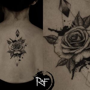 #RafXimenes #TatuadoresBrasileiros #brasil #brazil #brazilianartist #blackwork #pontilhismo #dotwork #flor #flower #rosa #rose #folha #leaf #botanica #botanical