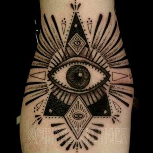 One of the most painful spots for a tattoo but these fine lines and dots look killer tattoo by Minka Sicklinger Photo from Pinterest #eye #thirdeye #allseeingeye #esoteric #blackandgrey #blackwork #MinkaSicklinger