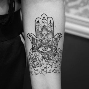 Tattoo uploaded by Stacie Mayer • Blackwork hamsa tattoo by Elisabet ...