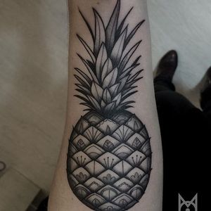 Pineapple Tattoo by Morgane Jeane #pineapple #pineaplletattoo #contemporarytattoos #delicatetattoo #moderntattoo #colorful #colorfultattoo #bestattoos #frenchtattoo #MorganeJeane