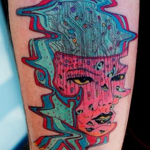 Diosa cibernética.  Tatuaje de Julian Llouve #JulianLlouve #color #linework #illustrative #surrealistic #cyberpunk #circuitboard #eyes #bodies #rainbow