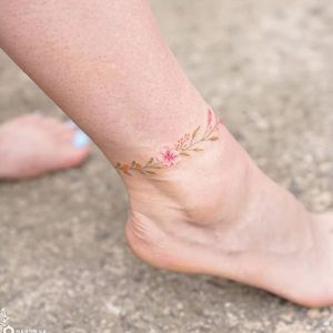 Floral anklet via instagram tattooist_silo #anklet #flowers #floral #flora #watercolor #painterlystyle #feminine #silotattoo