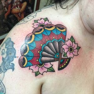 Cool colours, by @mrtragks #fantattoo #colorful #handheldfan #flowers