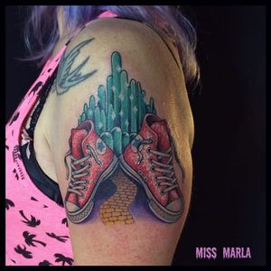 Converse Wizard of Oz tattoo by Miss Marla (via IG -- _miss_marla_) #missmarla #converse #chucktaylor #chucktaylortatoo #conversetattoo #chucktaylorisaliar