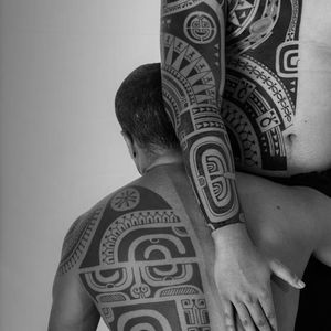 Tribal tattoos by Patu Mamatui, Photo: Anapa Production #PatuMamatui #polynesiantattoo #tribaltattoo #tribal #polynesian