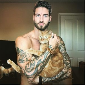 BFFLS. #TravisDeslaurier #tattoomodel #cat