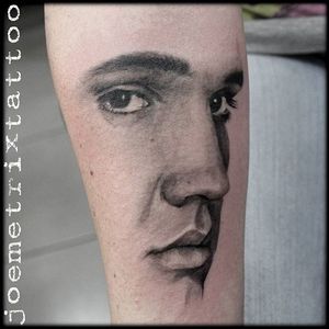 Minimalist Elvis Presley portrait tattoo by Joe Metrix. #blackandgrey #realism #portrait #ElvisPresley #JoeMetrix