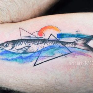 Um peixineo #MonicaGomes #brazilianartist #brasil #brazil #TatuadorasDoBrasil #peixe #fish #watercolor #aquarela #geometria #geometric