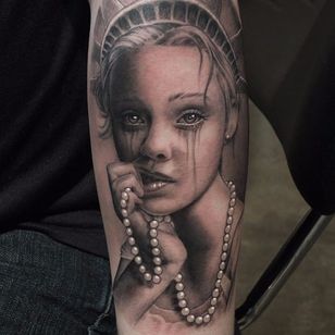 Bang Bang NYC: Take A Bite Out Of The Big Apple With New York Tattoos • Tattoodo Bang Bang NYC: Take A Bite Out Of The Big Apple With New York Tattoos • Tattoodo