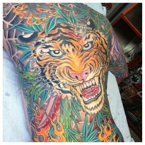 Amazing tiger head back tattoo done by Jason Brooks. #JasonBrooks #GreatWaveTattoo #boldtattoos #TraditionalTattoo #tigerhead #backpiece #backtattoo