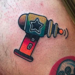 Cool and cute little ray gun tattoo by Luca Sala. #LucaSala #OldInkTattoo #boldtattoos #solidtattoos #raygun #star