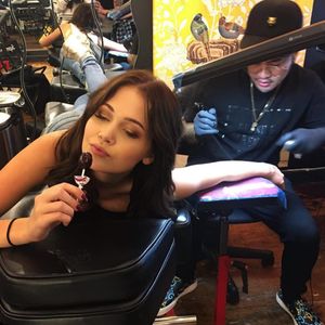 Kelli Beglund did not enjoy the pain that goes along with getting a tattoo. #KelliBerglund #JonBoy #Celebrities #ArmTattoo