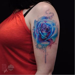Blue rose tattoo by Alberto Cuerva #AlbertoCuerva #graphic #watercolor #rose #bluerose