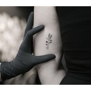 Floral micro-tattoo by Georgia Grey. #Georgia Grey #BangBangNYC #NY #flower #floral #subtle #micro #microtattoo #tiny #feminine #mini