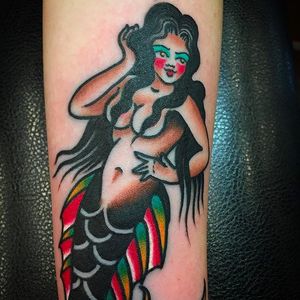 Sexy looking pin up mermaid done by Paul Nycz. #PaulNycz #traditional #neotraditionaltattoo #coloredtattoo #mermaid #pinup