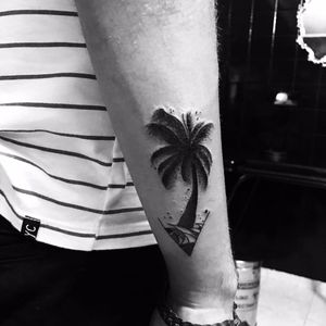 Tattoo por Rhay Farinna! #RhayFarinna #TatuadorasBrasileiras #TattooBr #SãoPaulo #coqueiro #palmeira #coconuttree #palmtree #nature #natureza #ArtFusion #ArtFusionConcept
