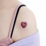 Micro heart realism by Tattooist Doy #TattooistDoy #heart #diamond #micro #jewelry #jewel #realism #tattoooftheday