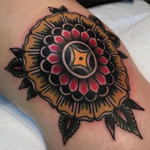 Knee Tattoo by Victor Vaclav #traditional #oldschooltattoo #classictattoos #boldwillhold #VictorVaclav