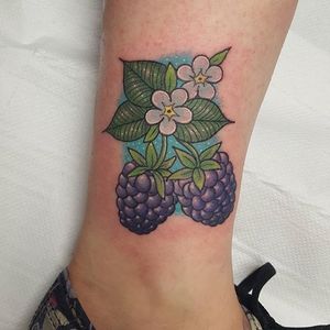 Cute flower and blackberry tattoo by Jessica Misfit. #neotraditional #fruit #blackberry #berry #flower #JessicaMisfit