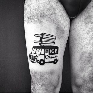 Tatuaje de coche de hielo por Eterno #Eterno #blackwork #icecream #icecreamtruck