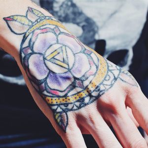 Tudor rose tattoo #tudorrose #traditional #coloredtraditional #triangle #hand #StreetStyle
