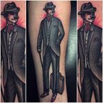 Clean and solid gentleman tattoo. Amazing work by Moira Ramone. #MoiraRamone #25toLife #traditionaltattoo #gentleman