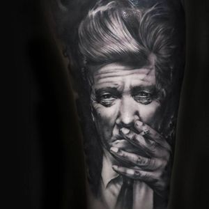 Black and grey portrait of David Lynch by Benjamin Laukis (Instagram @benjaminlaukus) does justice to the auteur director. #blackandgrey #BenjaminLaukis #DavidLynch #portrait #realism