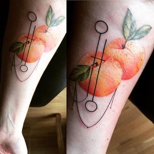 Peach tattoo by Genevieve Dupont. #peach #fruit